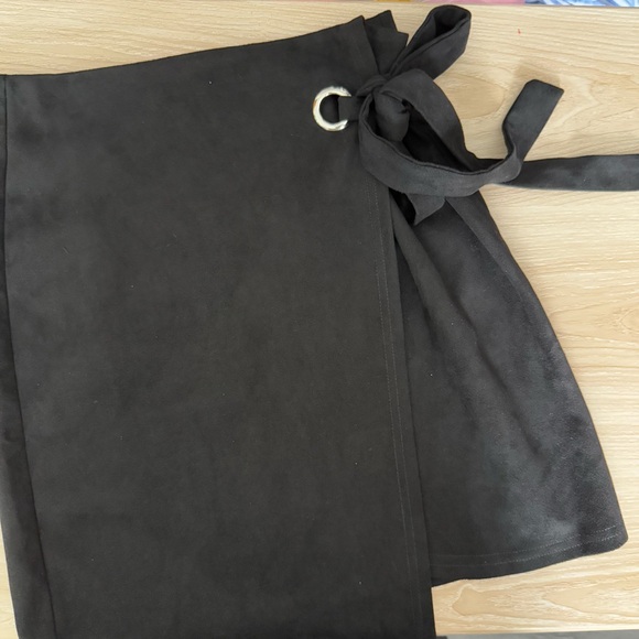 Simplee Medium NEW Black Mini Skirt Slit Cut Side Tie - Picture 10 of 10